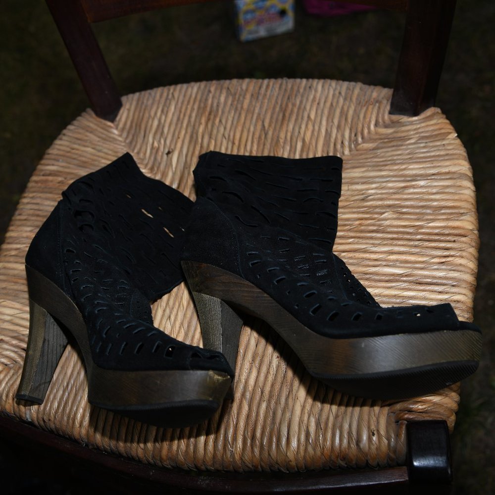 Black Opened Toed Basket Weave Suede Boots, 9